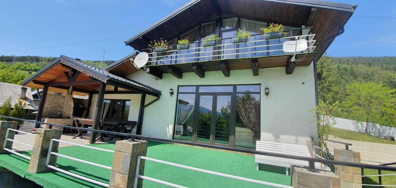 Villa Casa Yla Piatra Neamţ Exterior foto